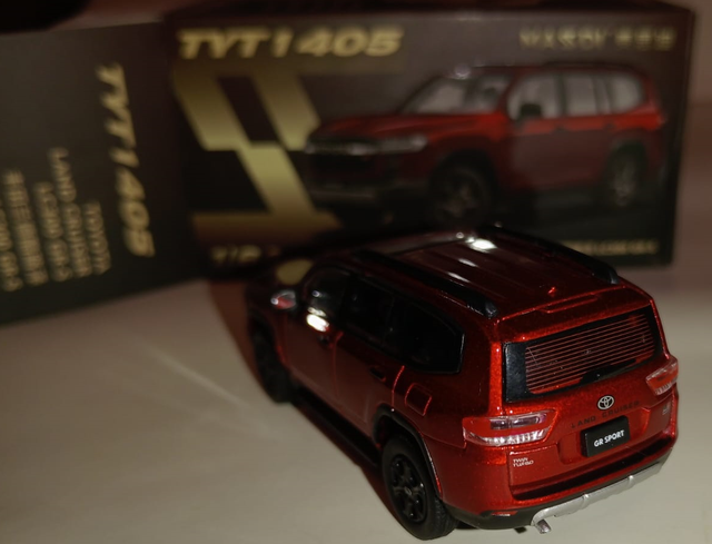 Toyota Land Cruiser LC300 GR-S 1/64 Massdi