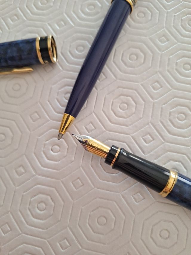 Pluma estilográfica y 2 bolígrafos