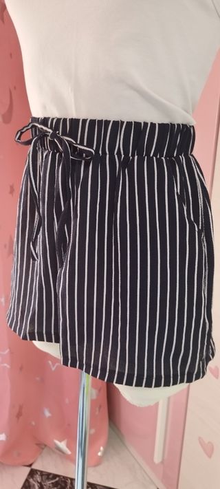 Shorts rayas blanco y negro