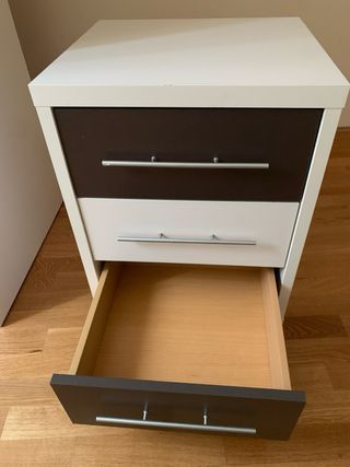 Mesilla/mesita de noche con ruedas y 3 cajones