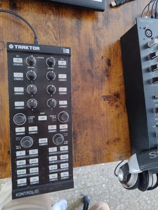Traktor Kontrol X1 DJ Mixer