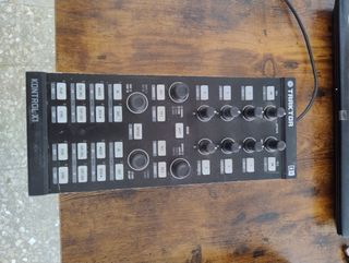 Traktor Kontrol X1 DJ Mixer