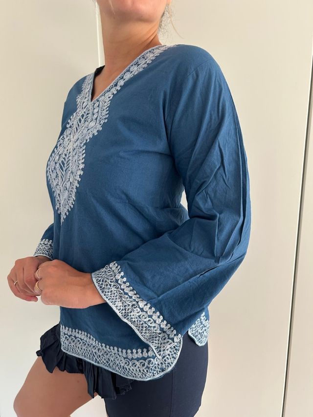 Camisa bordada azul vintage