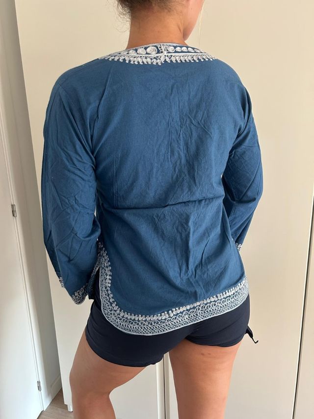 Camisa bordada azul vintage