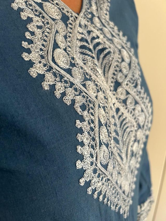 Camisa bordada azul vintage