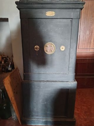 Caja fuerte antigua