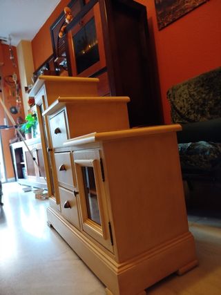 ARTESANOS Mueble escalera madera.