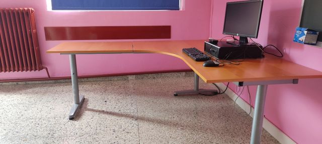 Mesa escritorio Ikea - marrón