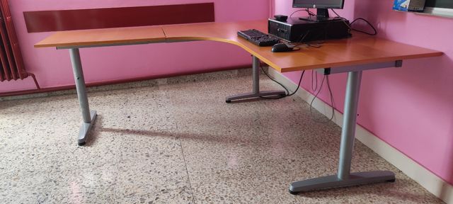 Mesa escritorio Ikea - marrón