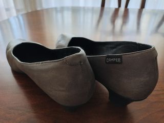 Zapatos Camper grises lazo y tacón bajo.Muy comodo