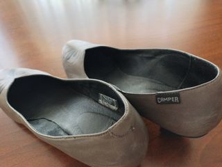 Zapatos Camper grises lazo y tacón bajo.Muy comodo