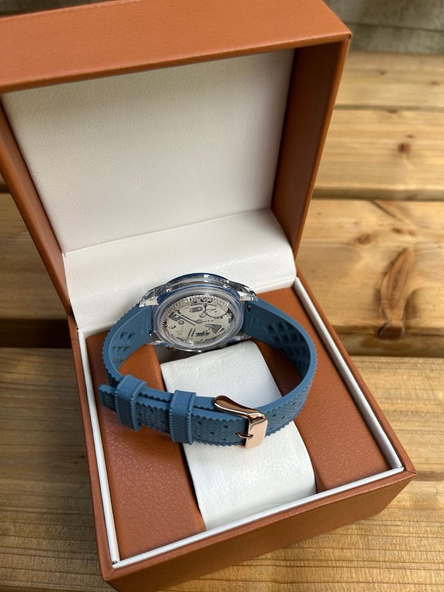 Seiko Mod Daytona: Reloj azul de cuarzo.