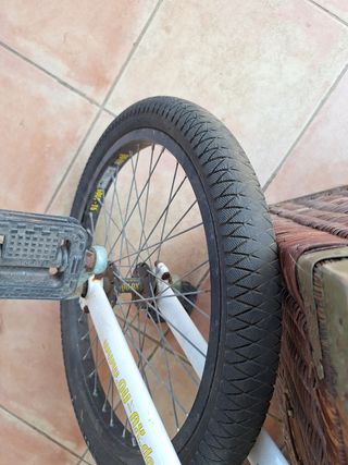 Monociclo chica - Unicycle
