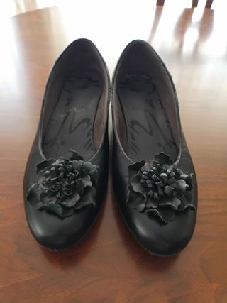 Zapatos Pitillos Piel Negra Talla 39. 