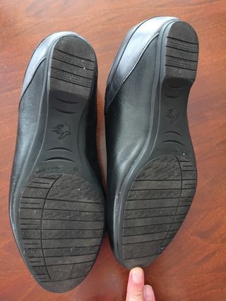 Zapatos Pitillos Piel Negra Talla 39. 