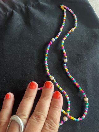 Collar multicolor con perlas medianas