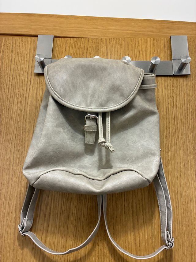 Bolso tipo mochila beige