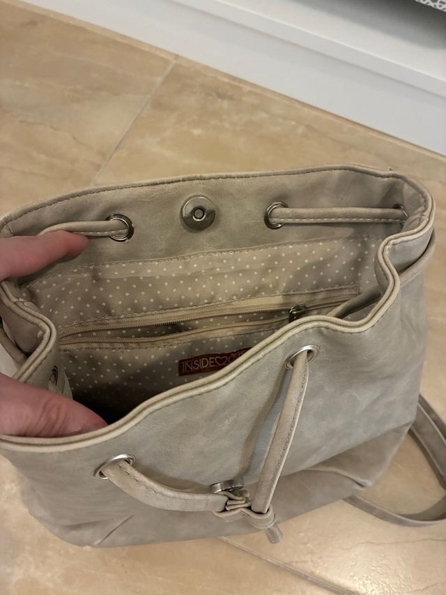 Bolso tipo mochila beige