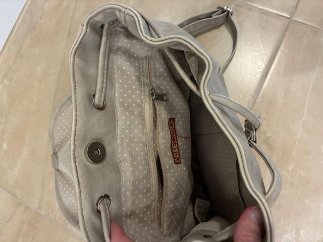 Bolso tipo mochila beige