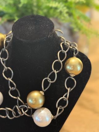 Collar Zara dorado y blanco