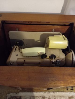 Macchina da cucire Singer 319M vintage