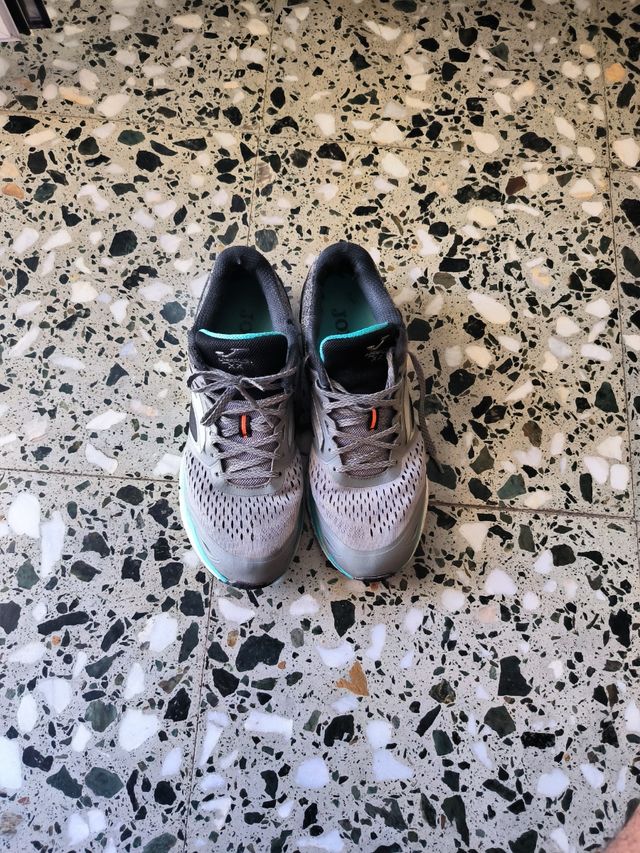 Zapatillas running grises-teal