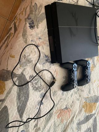 PS4 (PlayStation 4) 1TB + 2 mandos + juegos