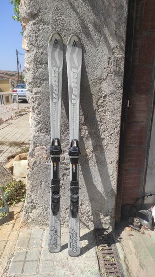 Esquís Volkl + fijaciones
