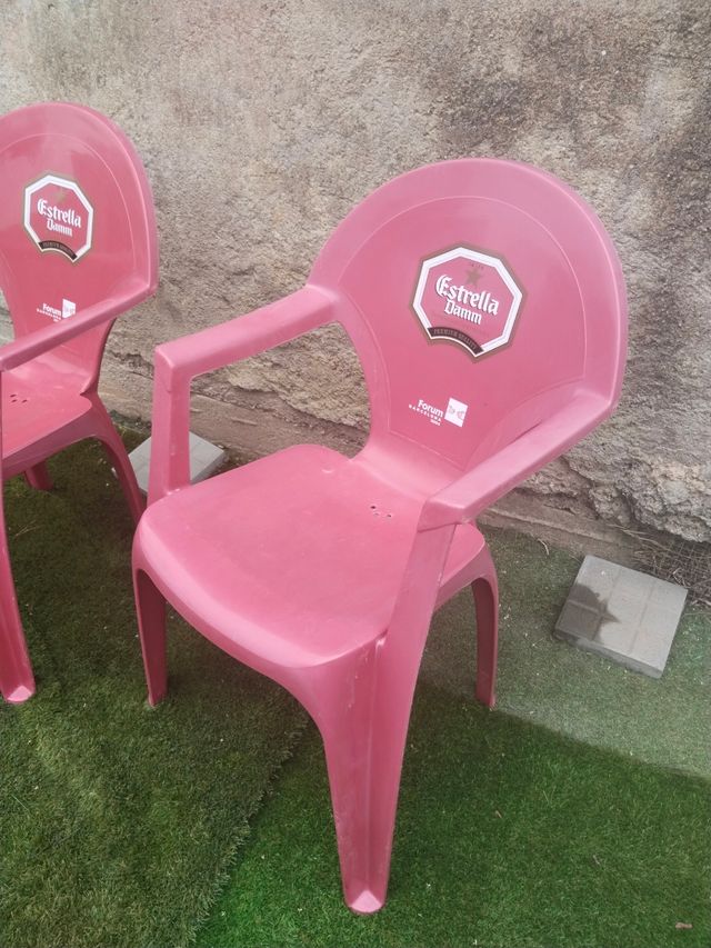 2 Sillas terraza Estrella Damm rojas