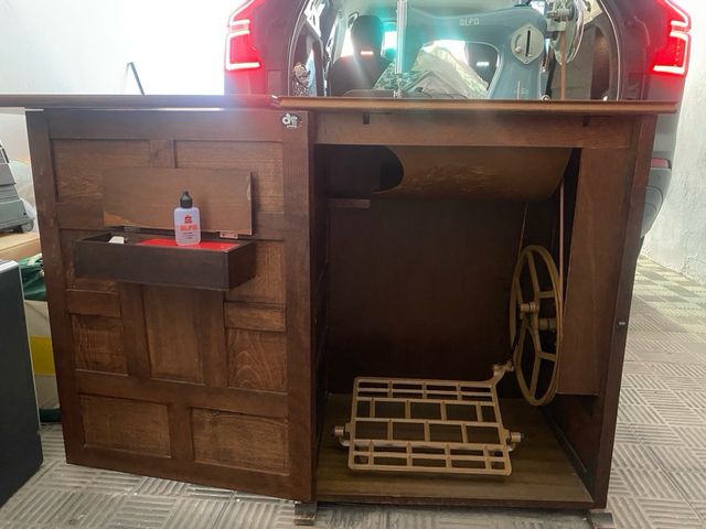Máquina coser antigua + mueble (1969)
