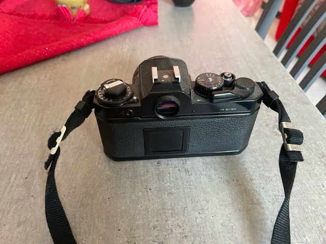 Nikon FE 35mm vintage - Obiettivo funzionante.