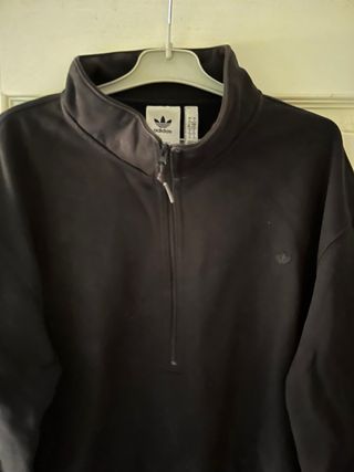 Sudadera Adidas negra c/cuello alto