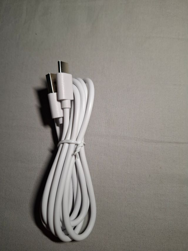 Cable USB-C blanco nuevo.