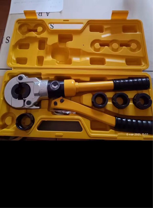 Herramienta crimpadora multicapas