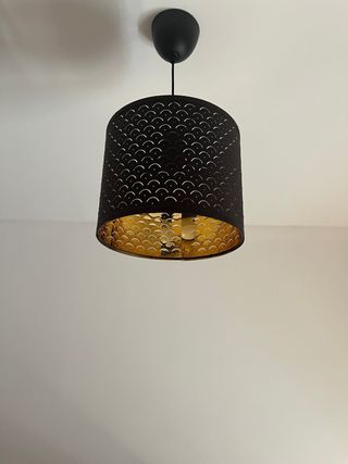 Lámpara Ikea Nymo - Negra y dorada
