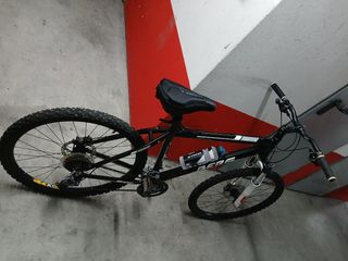Bicicleta montaña muy cuidada