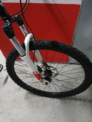 Bicicleta montaña muy cuidada