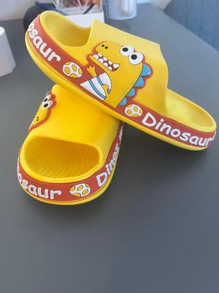Chanclas dinosaurios niños amarillas