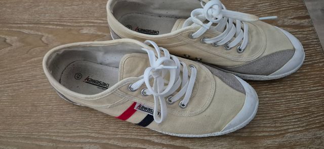 Zapatillas Kawasaki beige/blancas