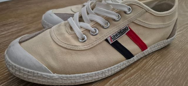 Zapatillas Kawasaki beige/blancas