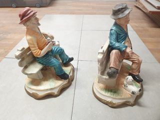 2 Figuras porcelana hombres banco