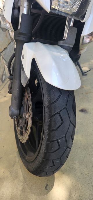 Kawasaki ER-6n blanca