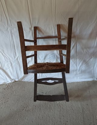 2 Sillas antiguas de madera y mimbre