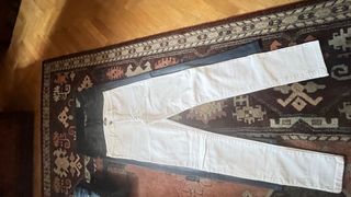 Ropa usada: Vestido y pantalones
