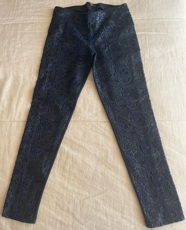 Mallas negras con encaje azul