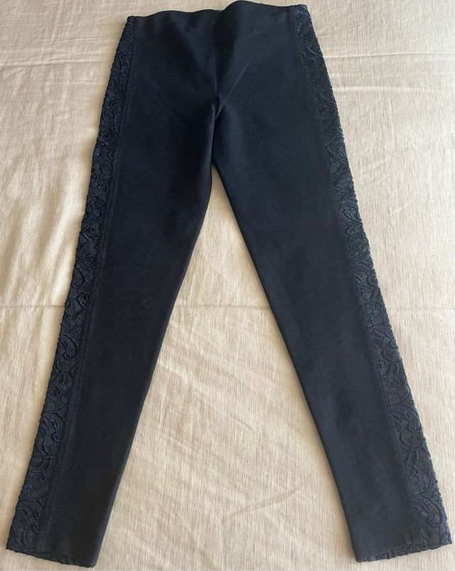 Mallas negras con encaje azul