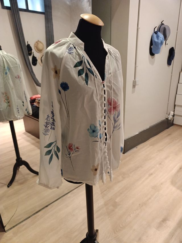 Blusa blanca estampada