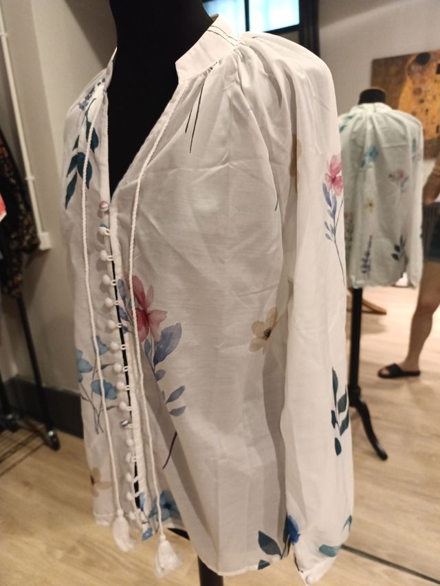 Blusa blanca estampada
