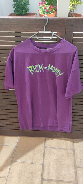 Camiseta Rick & Morty morada