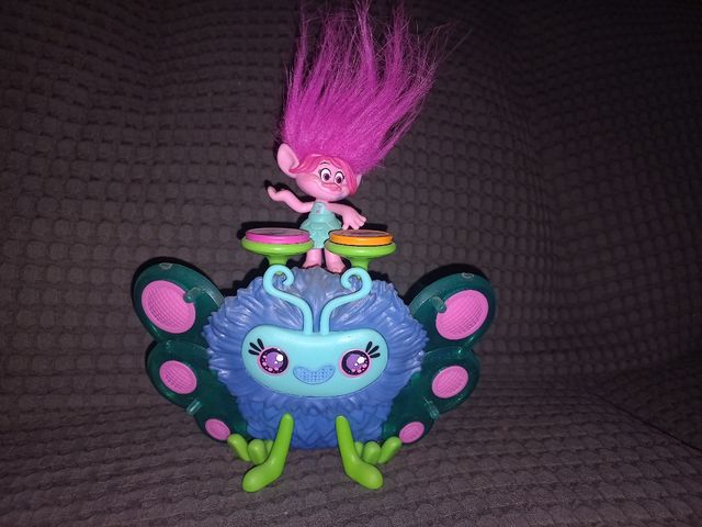 Muñecas Disney y juguete Trolls